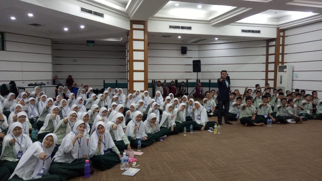 Ratusan Siswa SMP IT Insan Harapan Ikuti Training ESQ