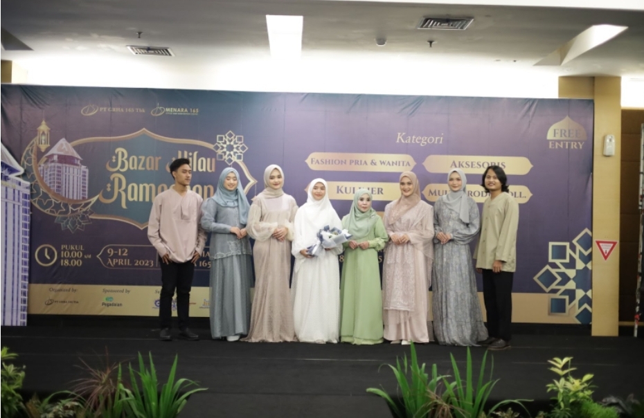 Tampil Memukau Saat Fashion Show Kilau Ramadhan di Menara 165, Brand Luxury Fashion Pocut Dara Ini Milik Fitri Khoirunnisa (Alumni ESQ Business School)