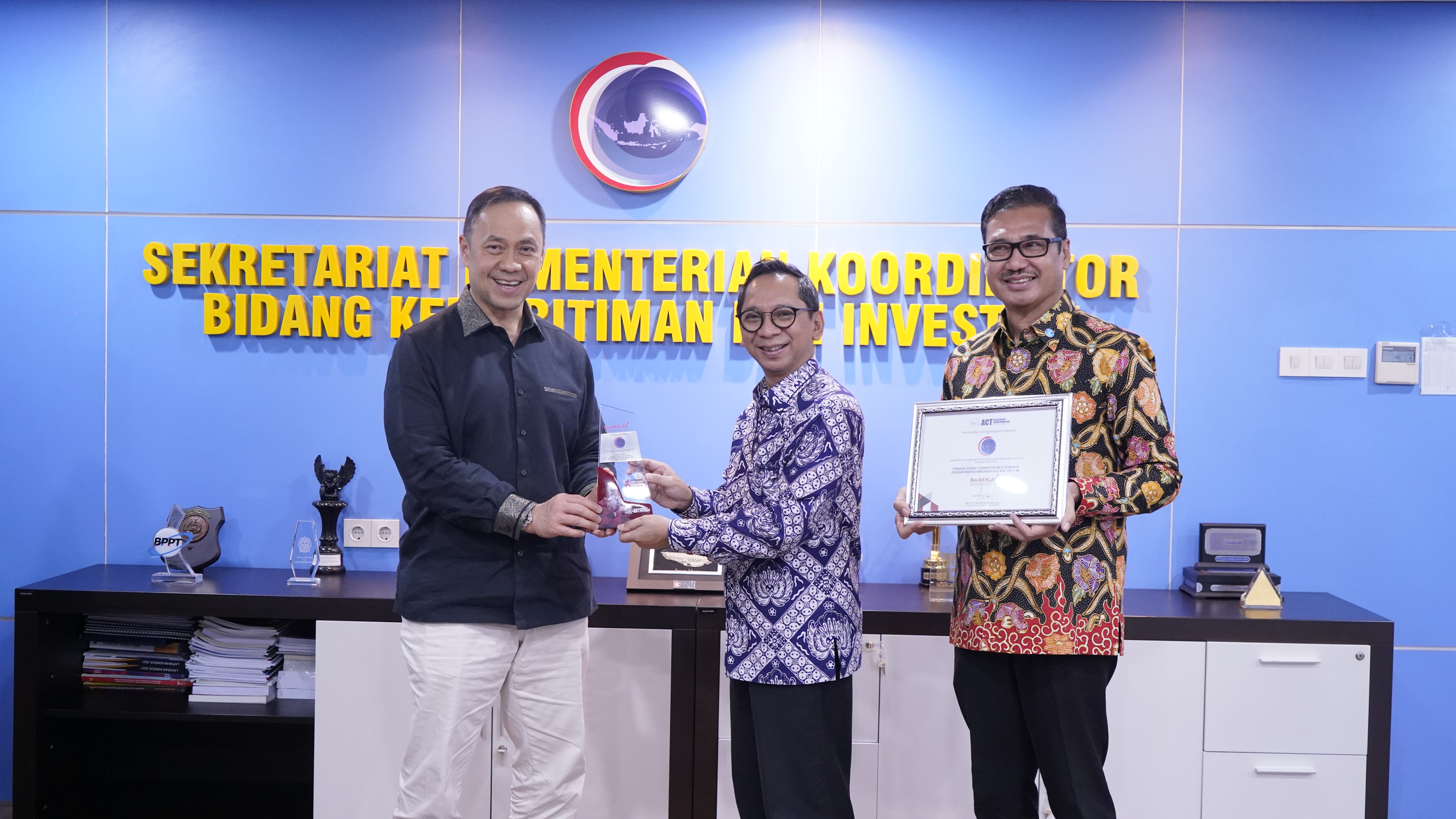 Tekad Kuat Jadi Pionir di Lingkup Kementerian & Lembaga, Kemenko Marves Borong 3 Penghargaan BerAKHLAK Se-Indonesia dari Ary Ginanjar