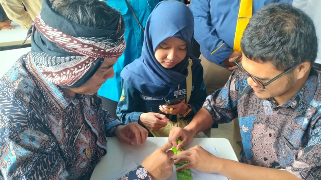 Rayakan Hari Braille, Ratusan Tunanetra di Tasikmalaya Membaca dan Menulis Harapan