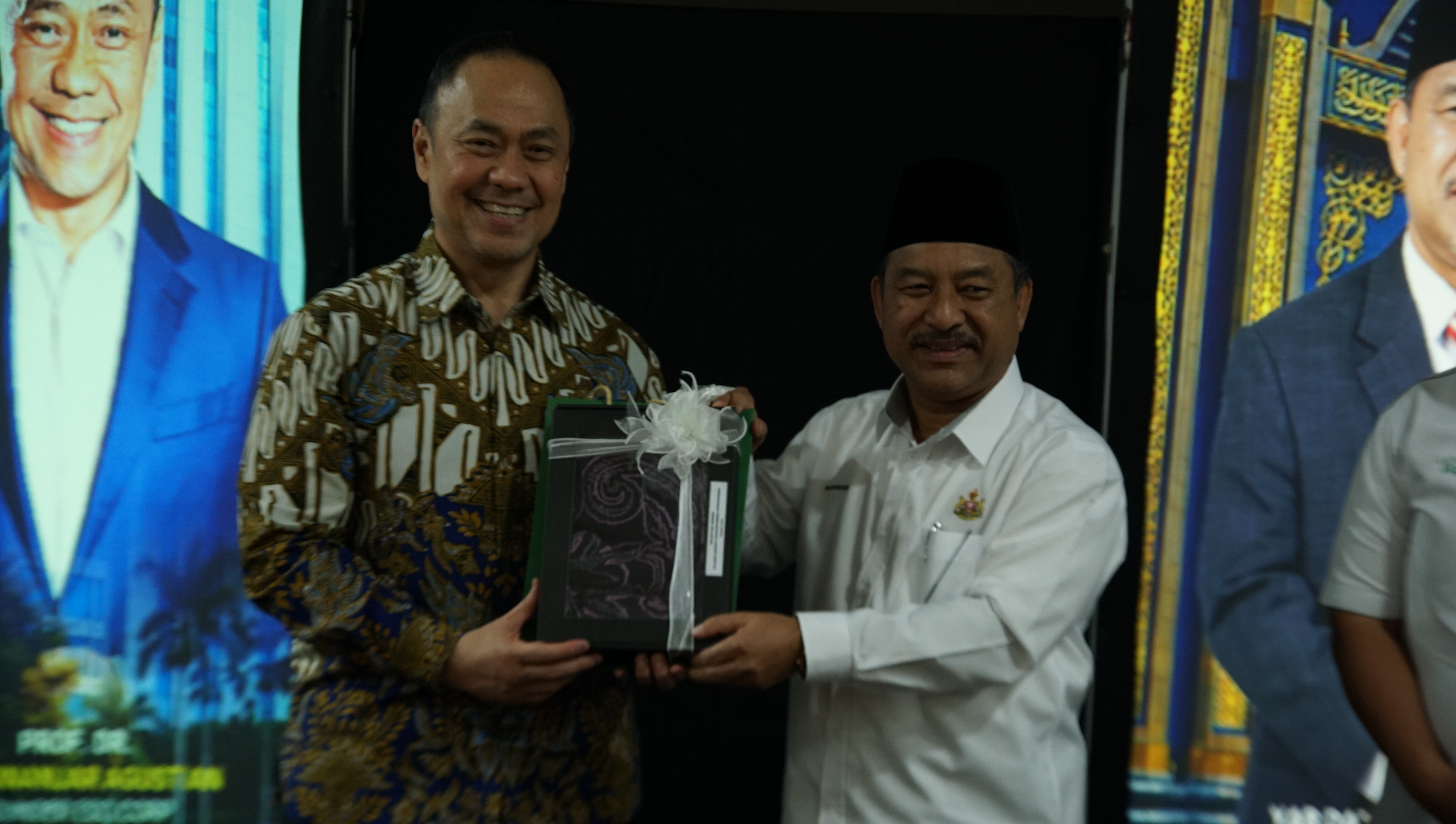 Ary Ginanjar Sambut Menteri Besar Kelantan di Menara 165 pada Puncak Program Financial Awakening Di Pimpin Raja Azmi